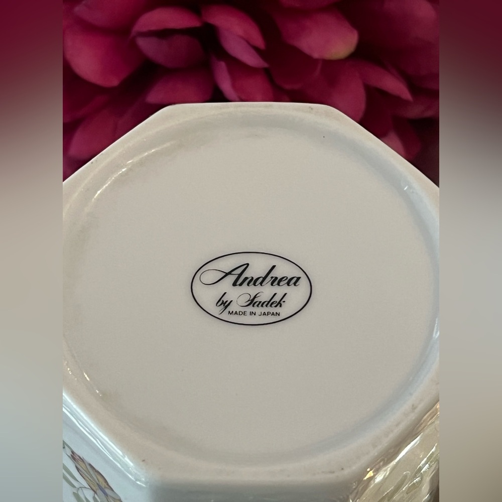 2 Andrea by Sadek Buckingham Coffee/Tea Mugs White Octagonal Floral Gold Japan - Picture 14 of 14